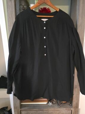 LOFT Black Button-Front Long Sleeve Blouse